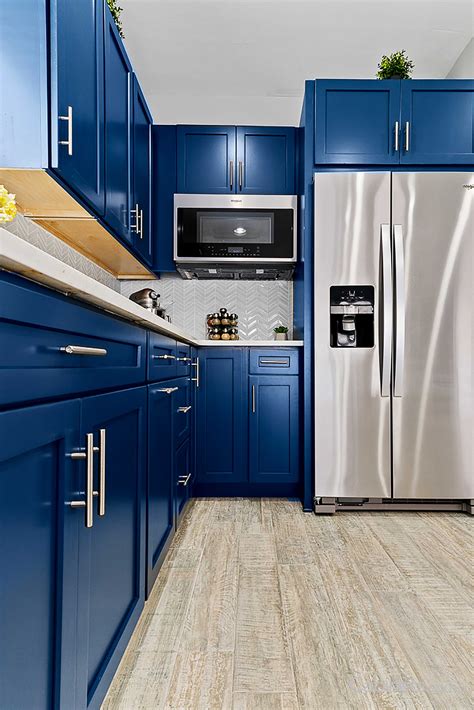 modern navy blue kitchen cabinets.